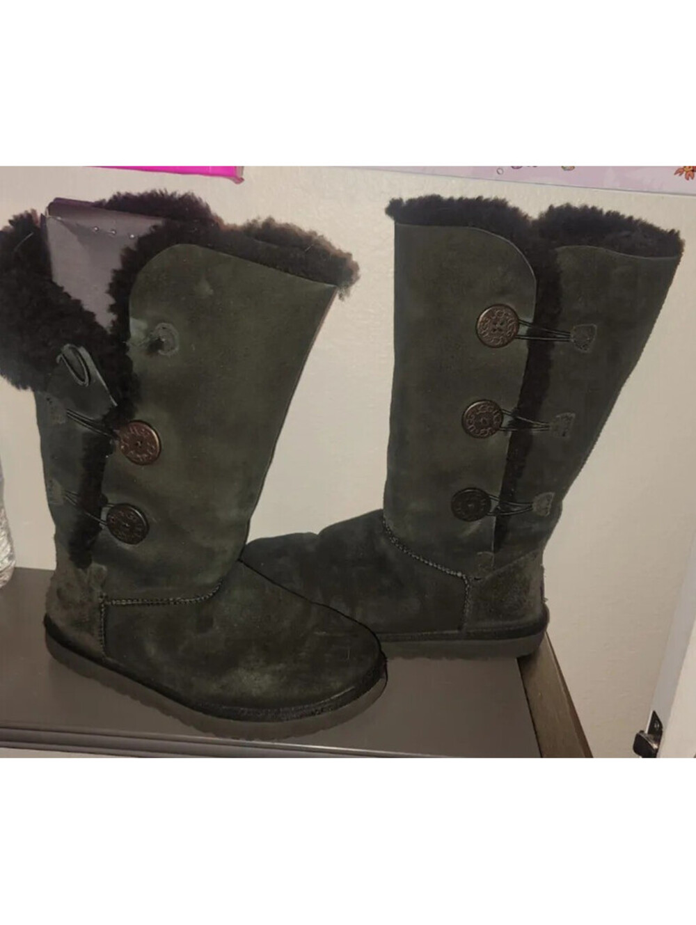 UGG BAILEY BUTTON TRIPLET  BLACK BOOTS - SIZE 8 *DEFECT*